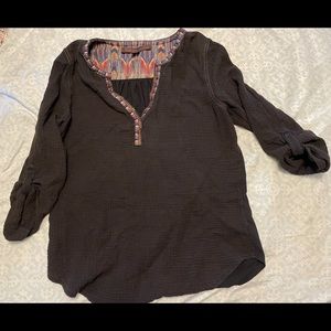 Black quarter length sleeve